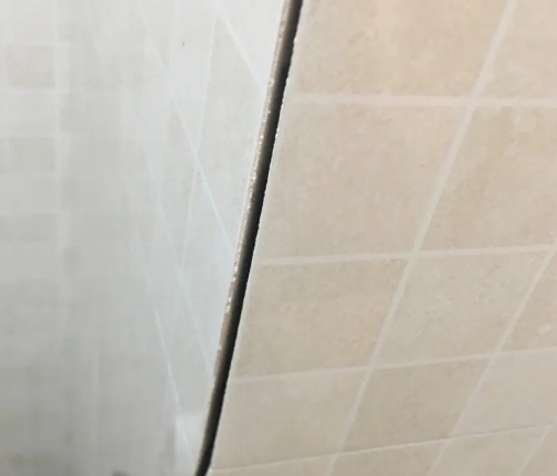 垫江瓷砖空鼓维修公司分享阳台瓷砖脱落的修复过程可以分为以下几个步骤